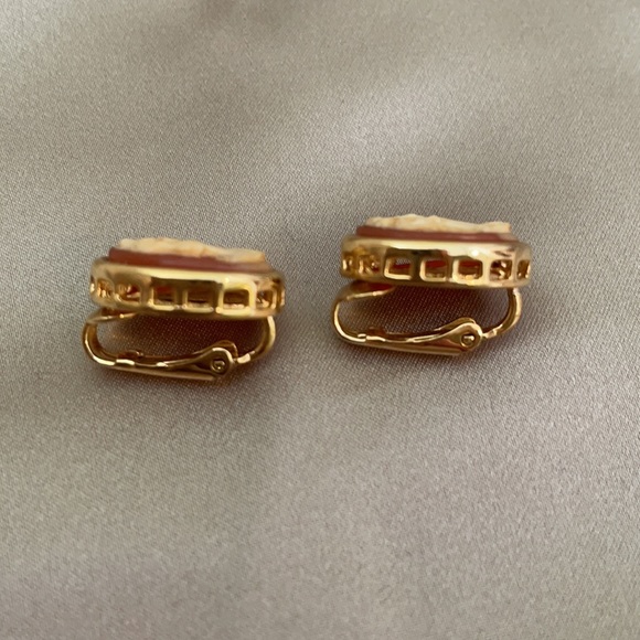 Vintage Cameo Clip Earrings - Picture 5 of 5